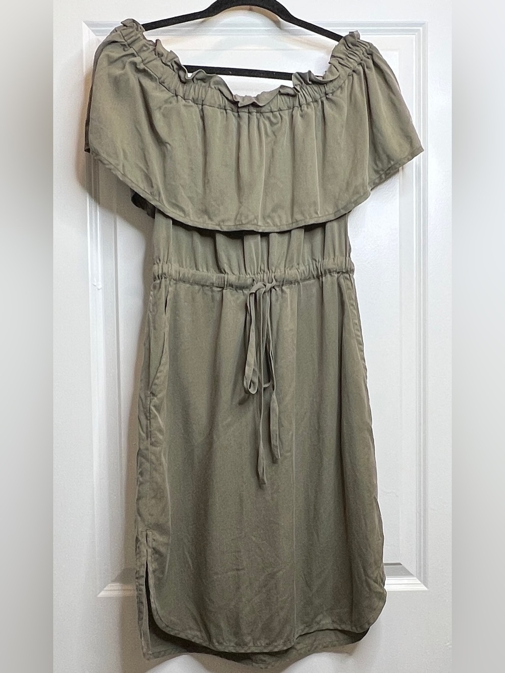 BCBGMAXAZRIA Olive Green Off Shoulder Ruffle 100% Lyocell Pocket Dress Size XS